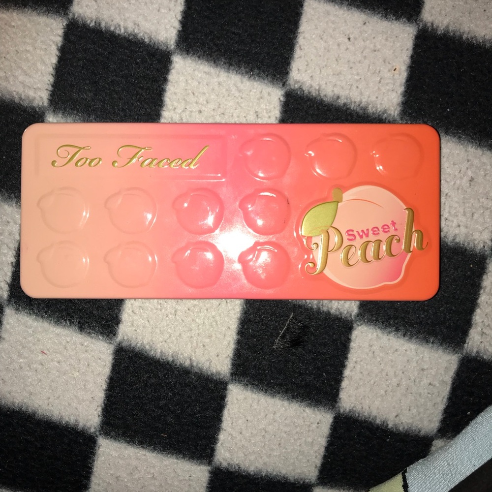 Too Faced Sweet Peach Eyeshadow